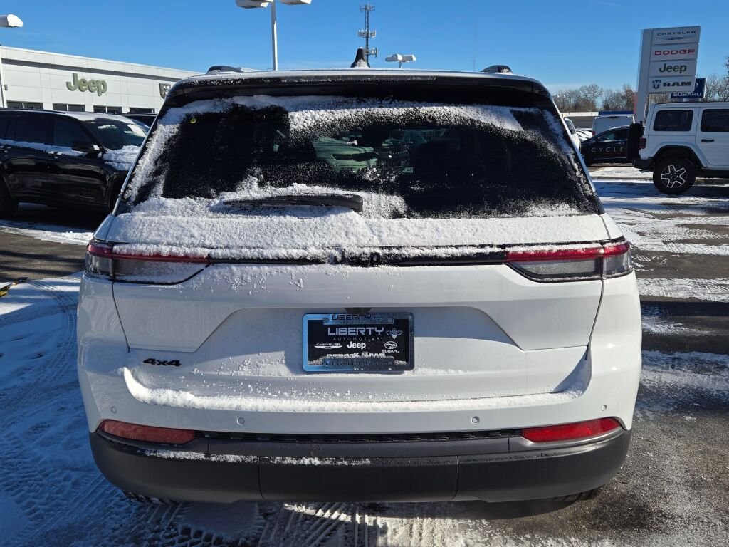 New 2026 Bright White Clear-Coat Exterior Paint Jeep Limited image 13