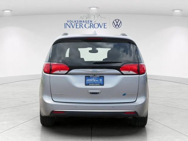 Used 2017 Silver Chrysler Premium image 6