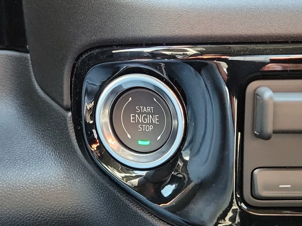New 2026 Summit White GMC Elevation image 24
