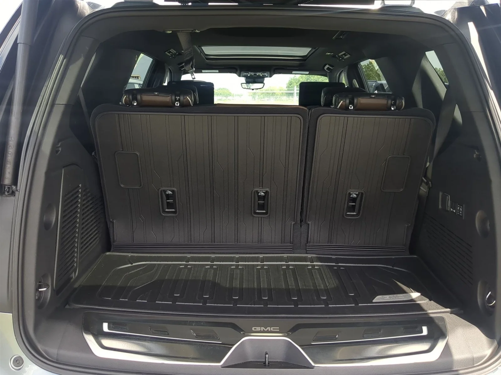 Used 2026 Sterling Metallic GMC Denali Ultimate image 27