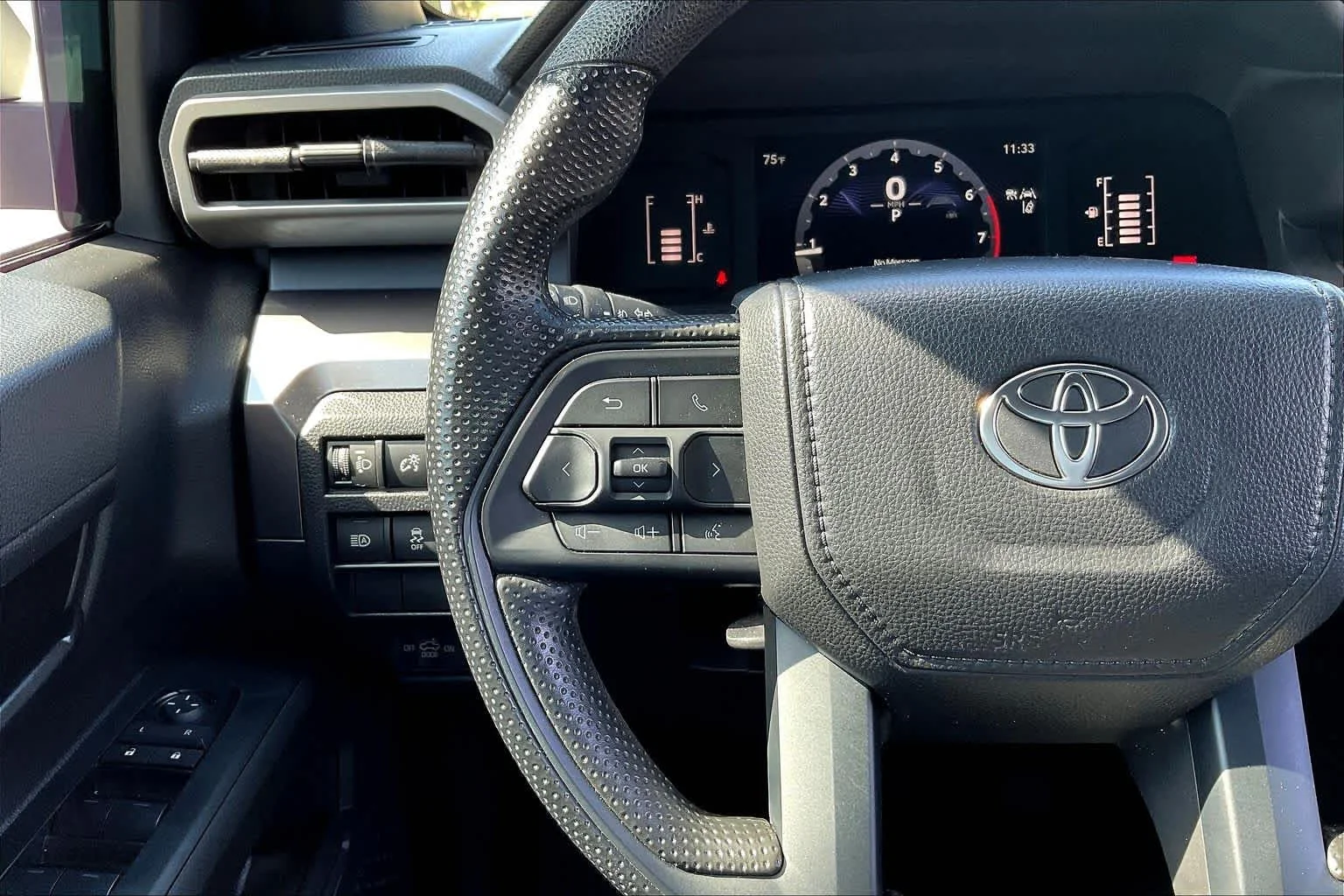 Used 2025 Ice Cap Toyota SR5 image 23
