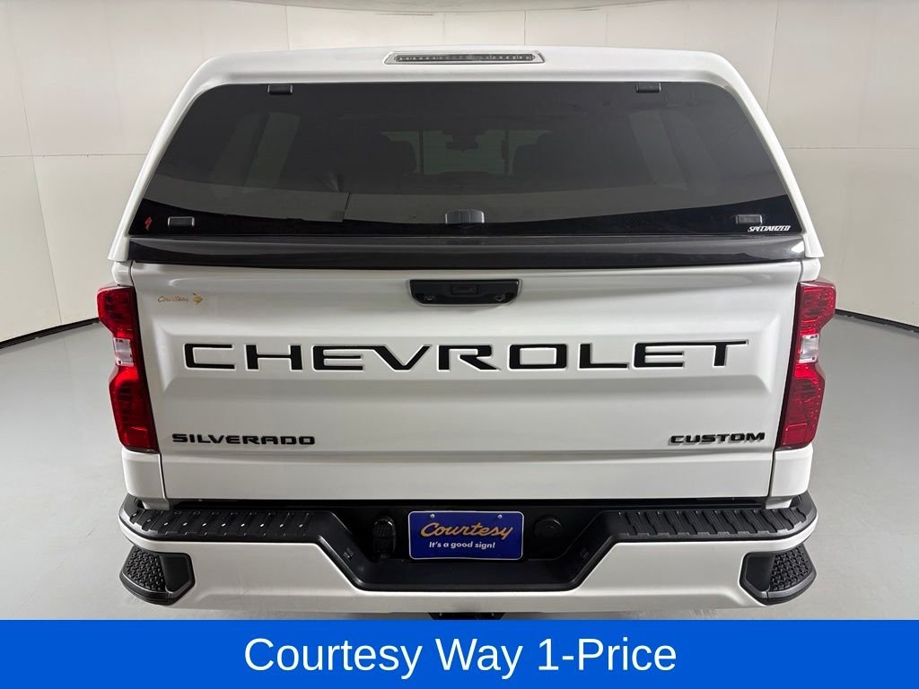 Used 2023 White Chevrolet Custom image 9