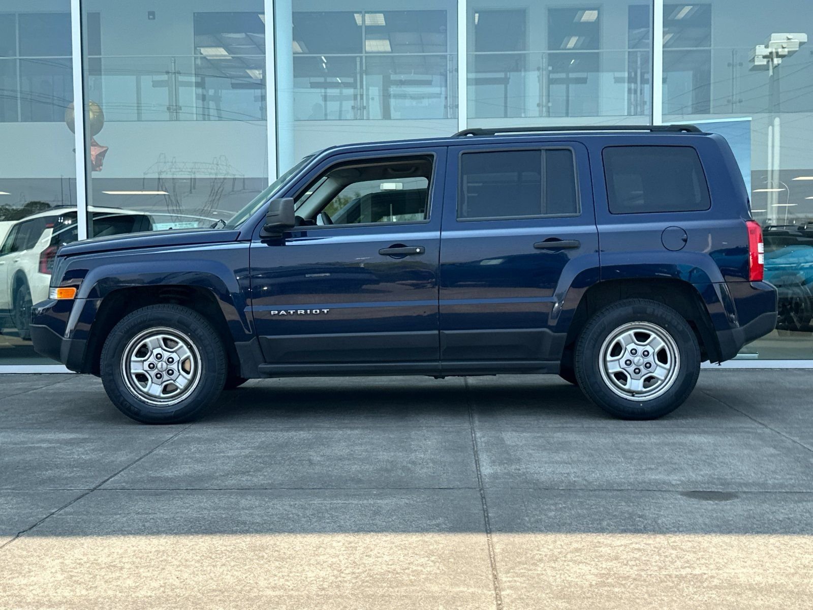 Used 2015 True Blue Pearlcoat Jeep Sport image 5