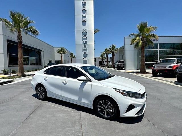 2022 Kia Forte LXS AT's photo