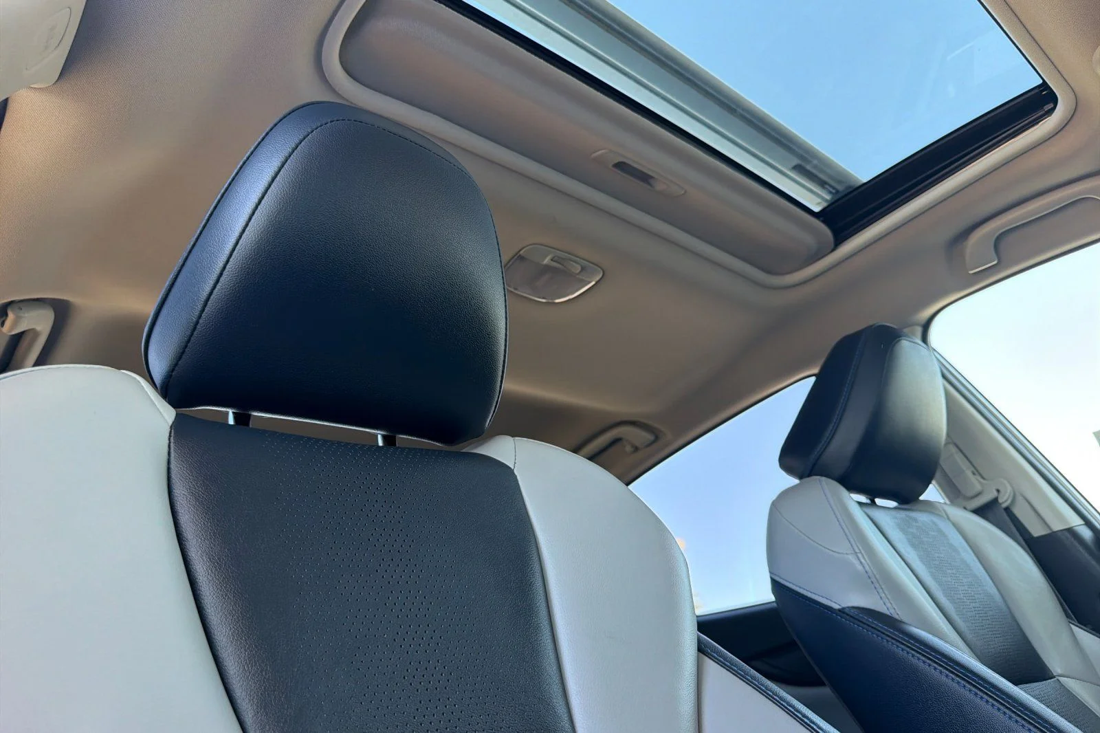 Used 2019 White Subaru Hybrid image 21