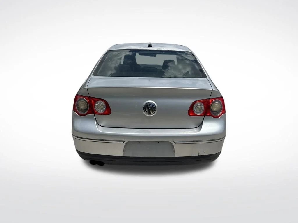 Used 2007 Black Volkswagen 2.0T image 7