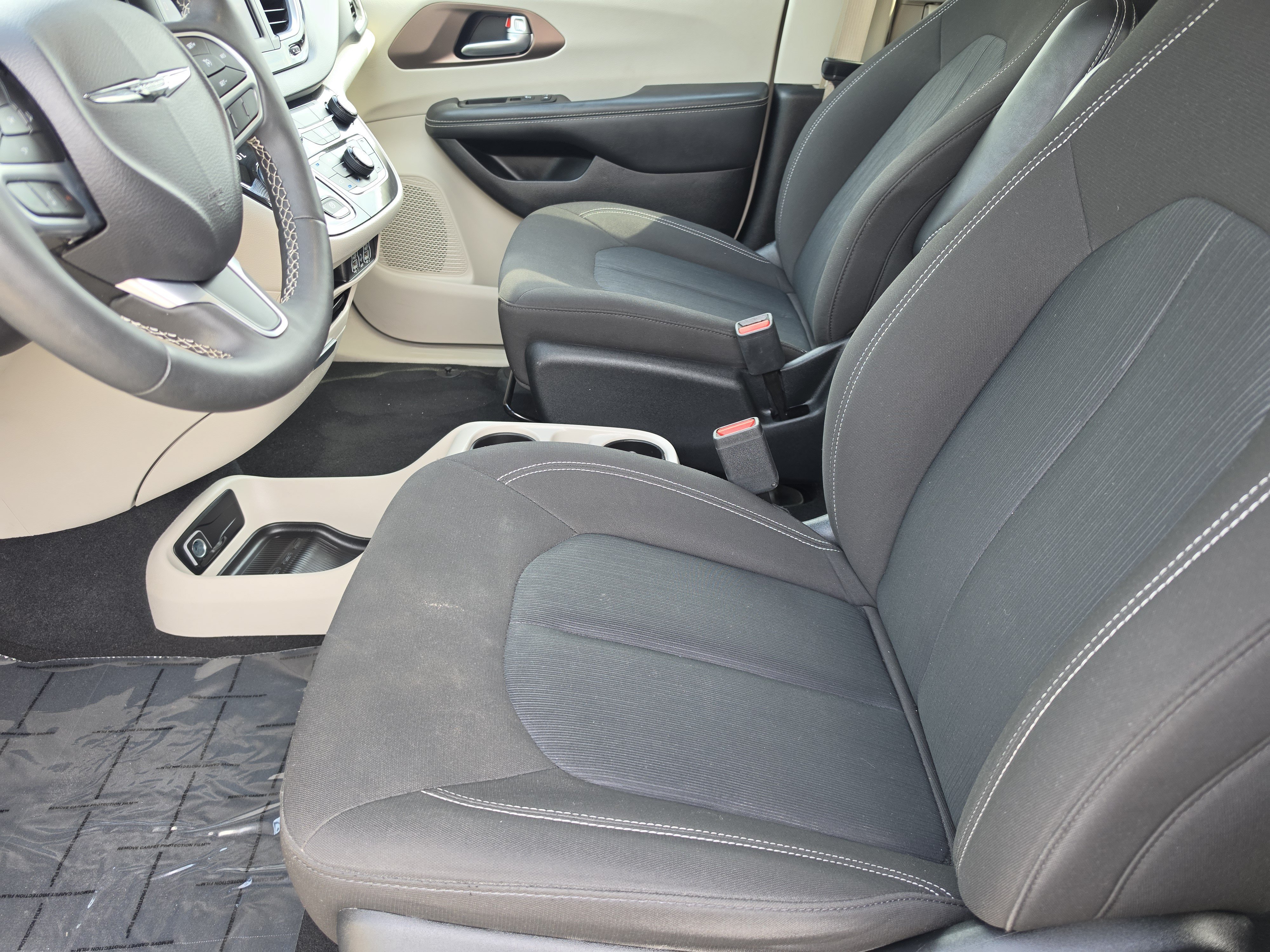Used 2023 Bright White Clearcoat Chrysler LX image 10