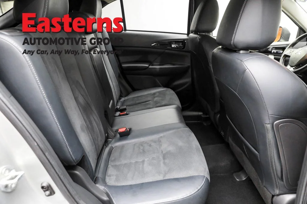 Used 2024 Silver Mitsubishi SE image 22