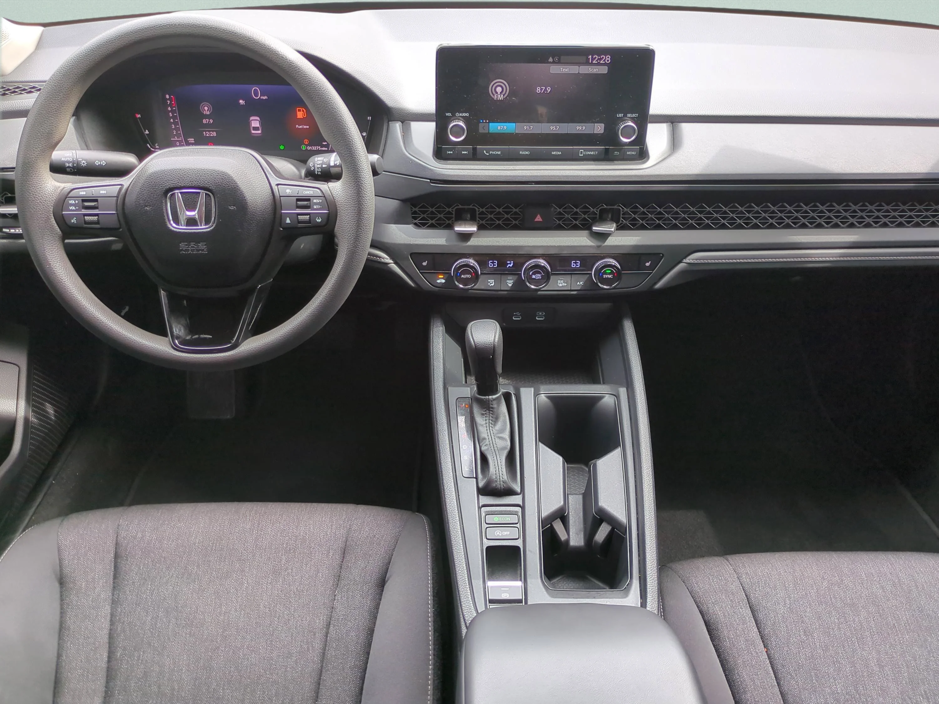 Used 2025 White Honda SE image 13