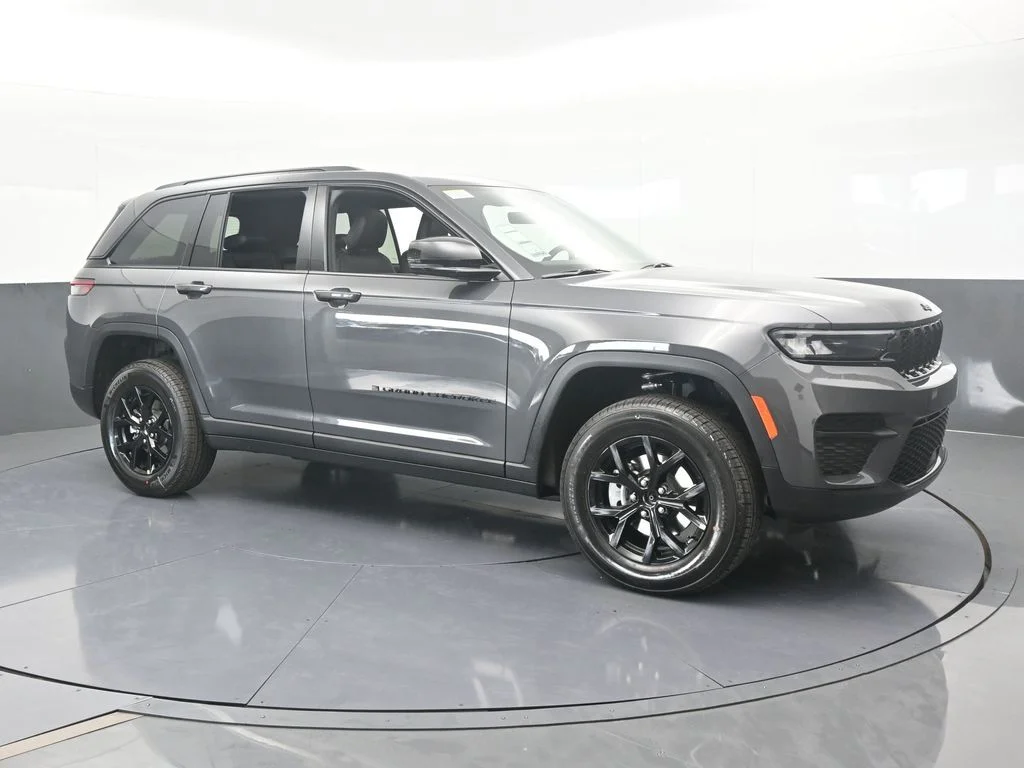 New 2025 Baltic Gray Metallic Clear-Coat Exterior Paint Jeep Altitude X image 8
