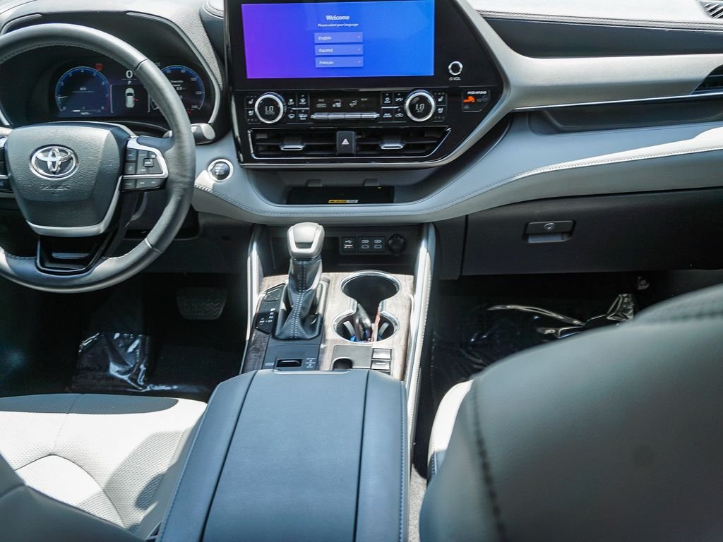 Used 2024  Toyota Limited image 14