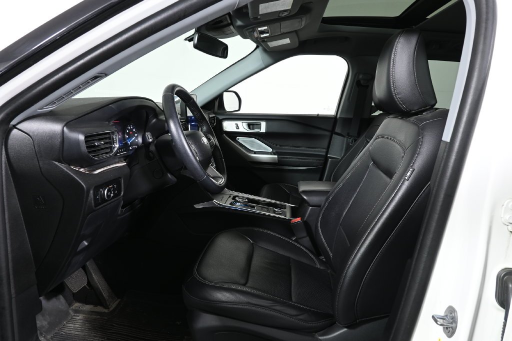 Used 2023 White Metallic Ford Limited image 3