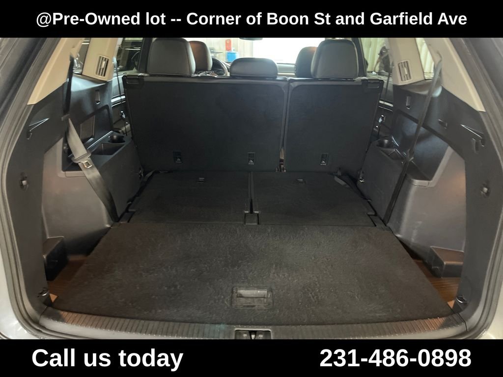 Used 2018 Gray Volkswagen SEL image 27