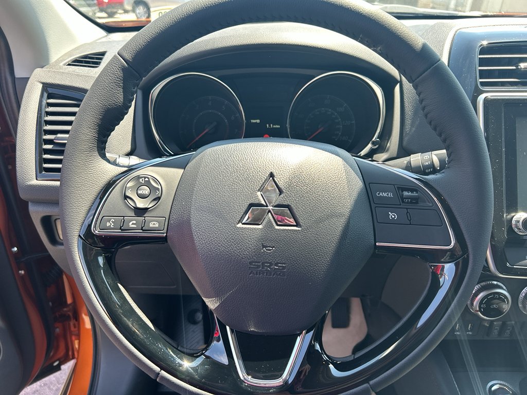 New 2026 Sunshine Orange Metallic Mitsubishi SE image 18