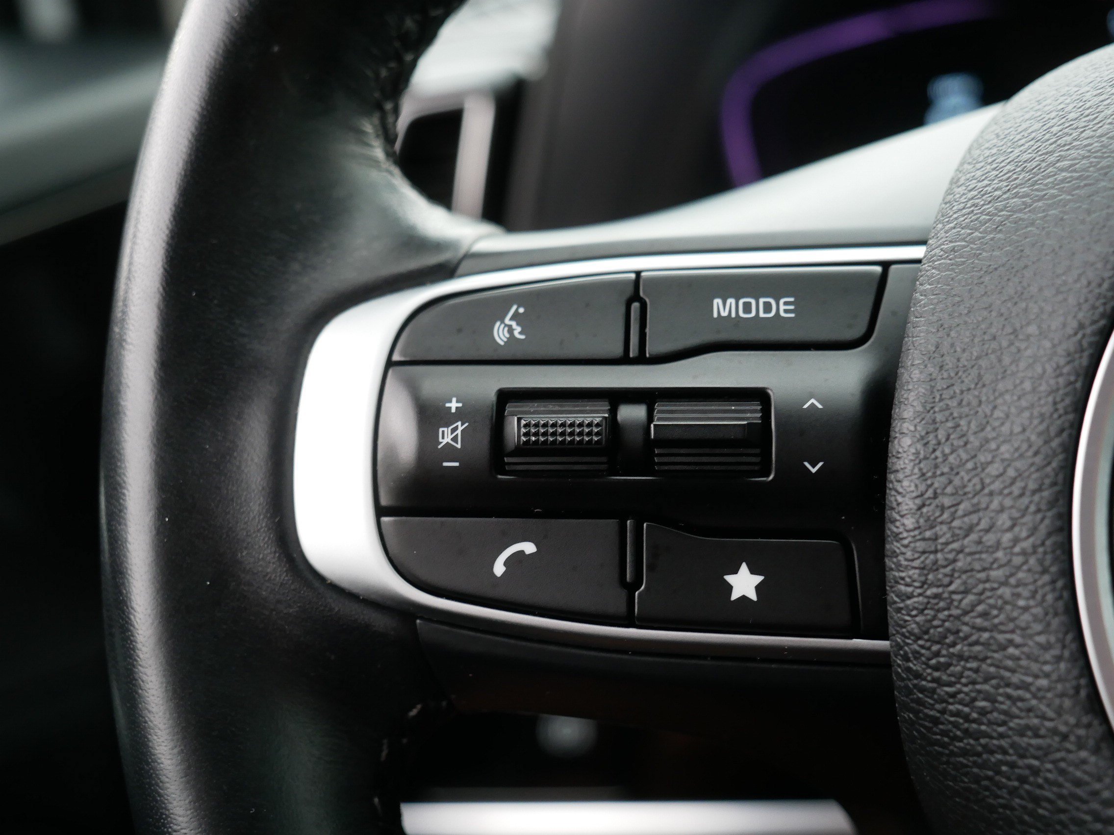 Used 2024 Glacial White Pearl Kia EX image 28