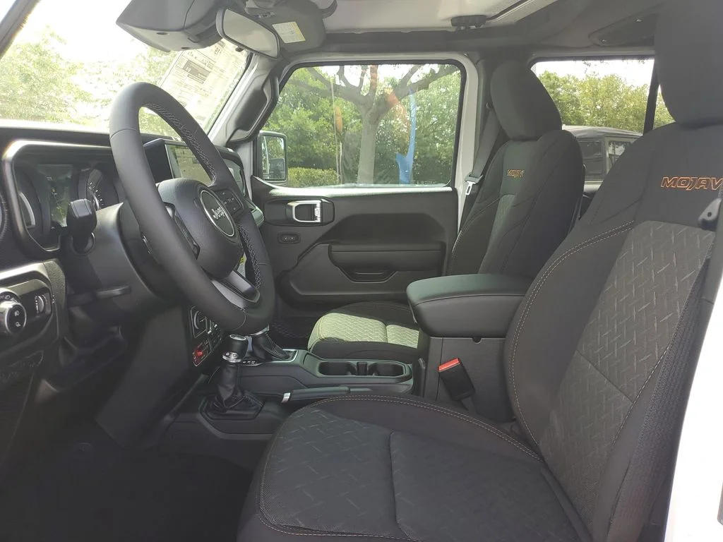 New 2026 White Jeep Mojave image 9
