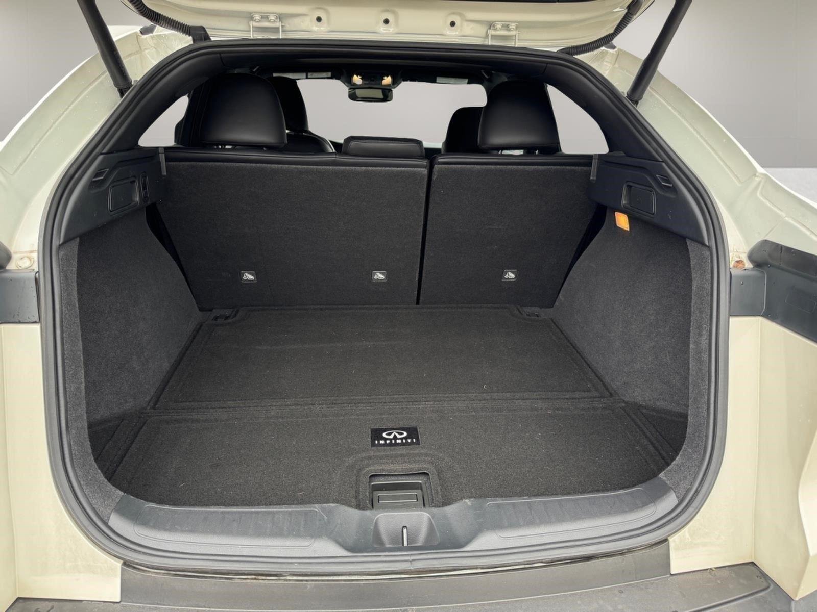 Used 2023 Majestic White INFINITI ESSENTIAL image 18