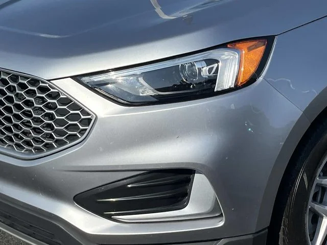 Used 2024 Silver Ford SEL image 10