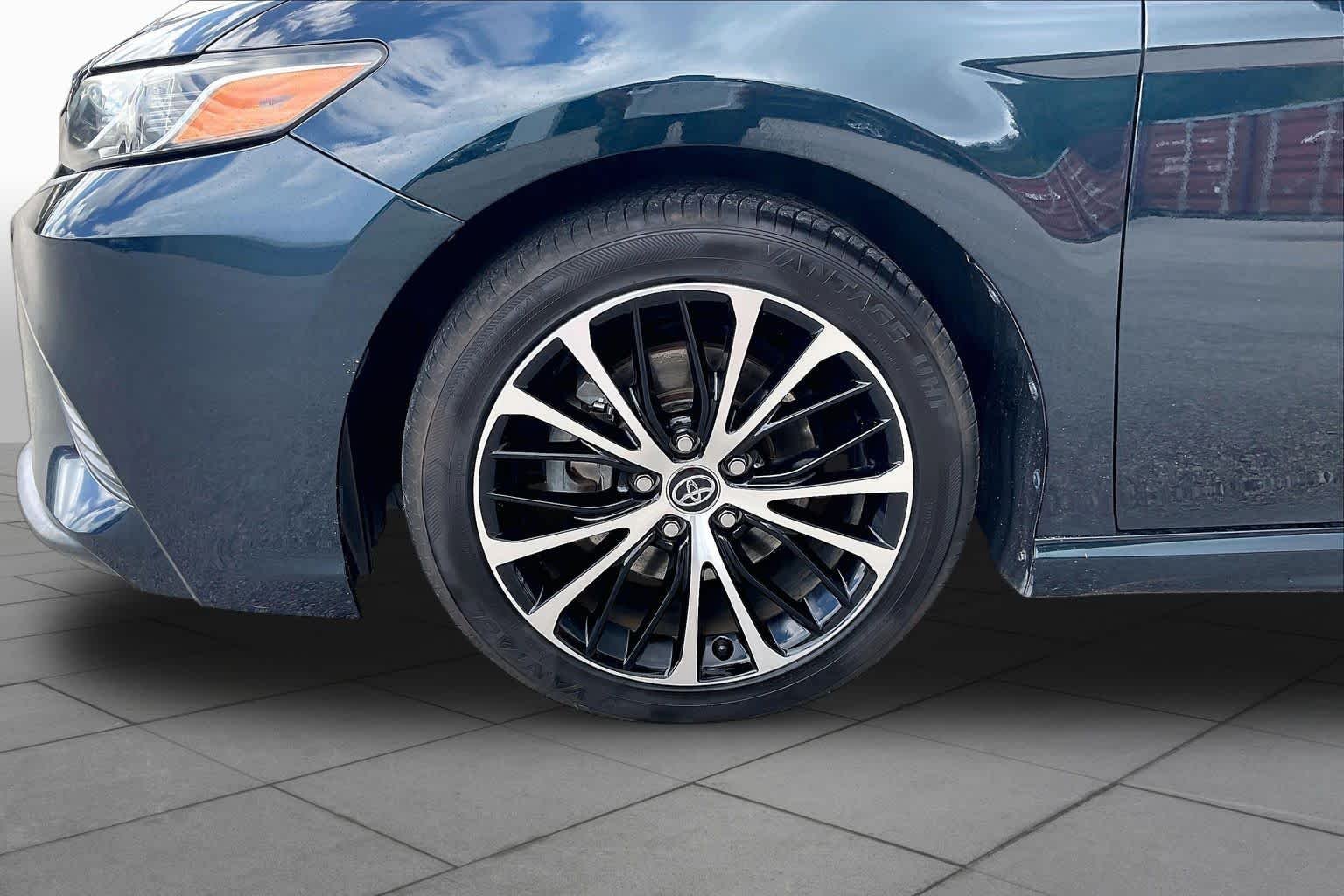 Used 2020 Galactic Aqua Mica Toyota SE image 11