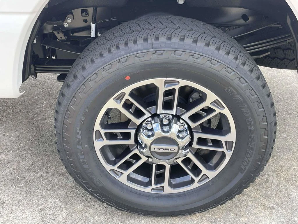 New 2026 White Ford Platinum image 9