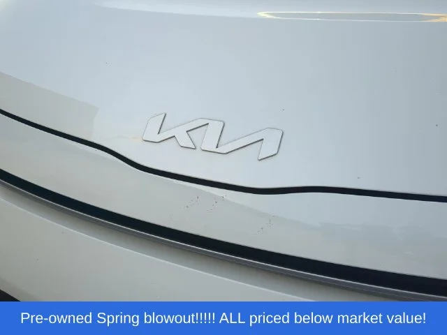 Used 2022 White Kia LX image 10