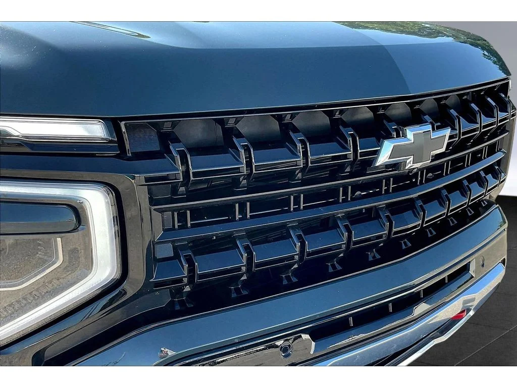Used 2025 Cypress Gray Chevrolet Z71 image 21