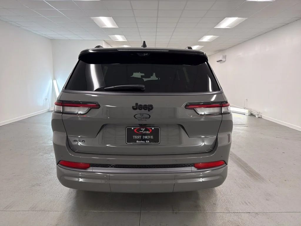 New 2027 Gray Jeep Limited image 7