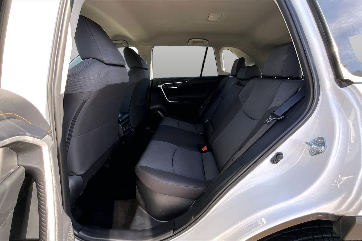 Used 2025 Ice Cap Toyota Hybrid XLE image 19