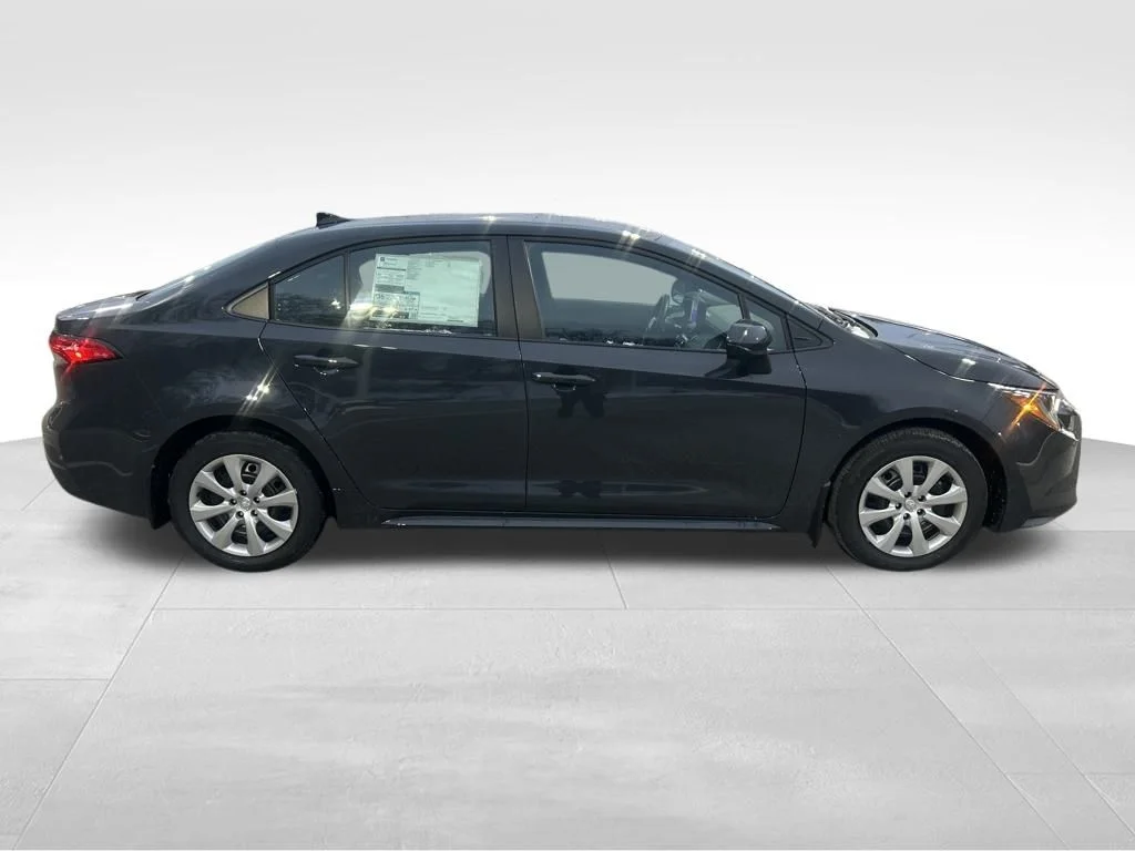 2026 Toyota Corolla LE - Photo 6