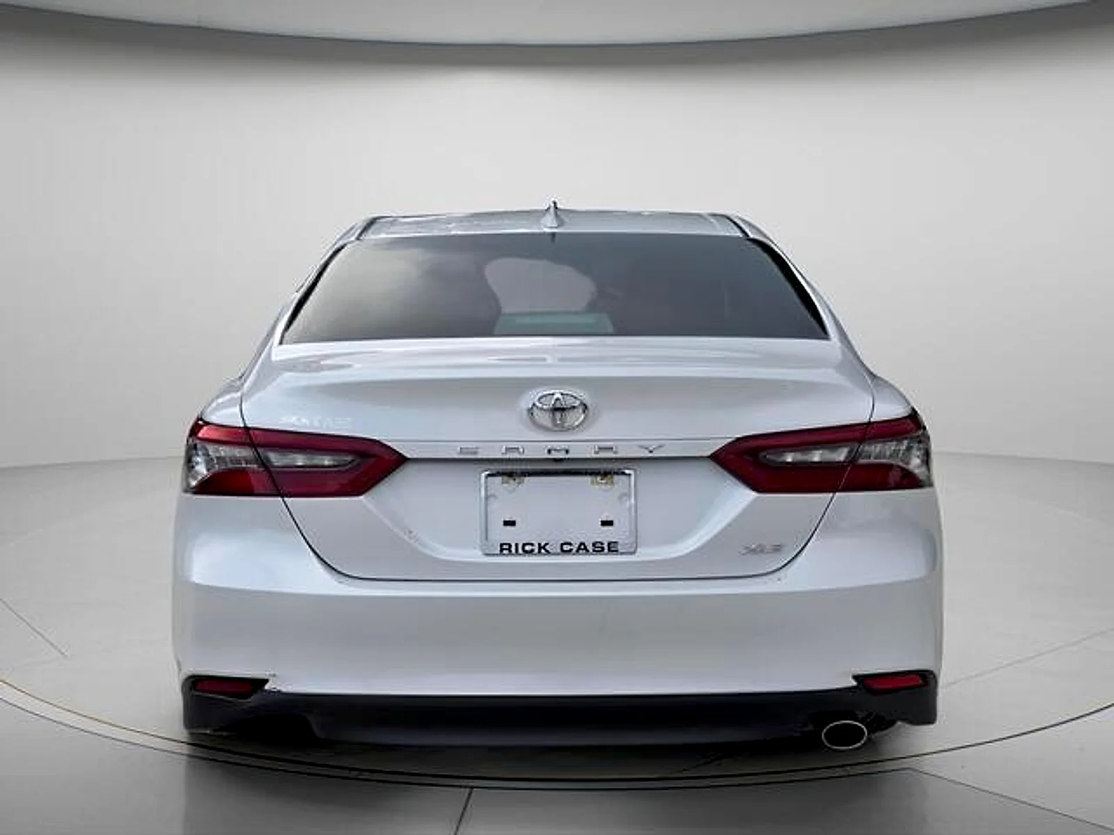 Used 2021 Wind Chill Pearl Toyota XLE image 6