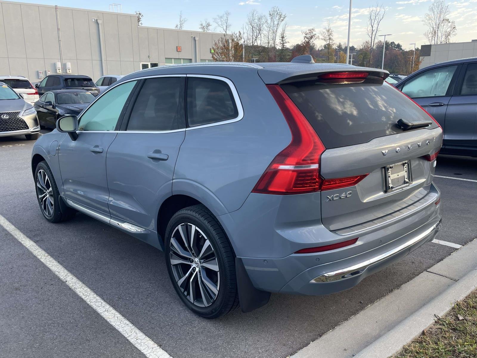 Used 2022  Volvo Inscription Expression image 3