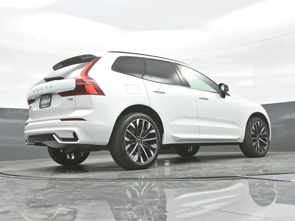 New 2026 Crystal White Volvo T8 Ultra image 25