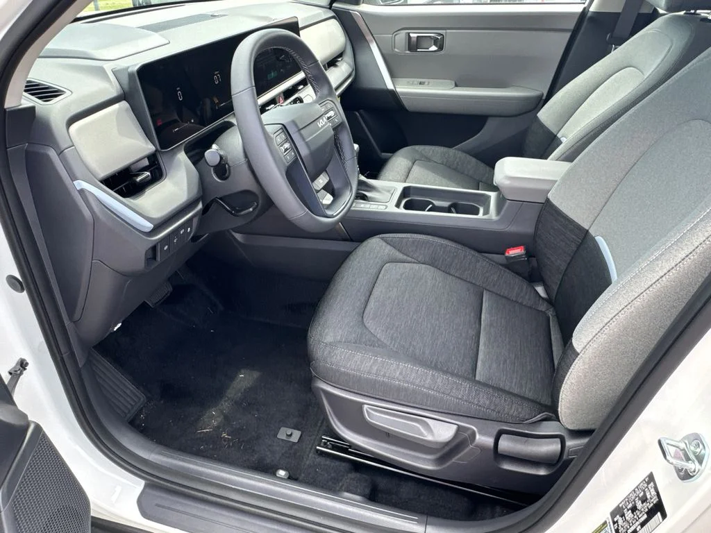 New 2027 Snow White Pearl Kia LX image 9
