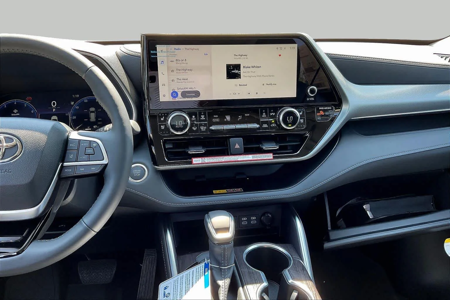 New 2026 Wind Chill Pearl Toyota Platinum image 6