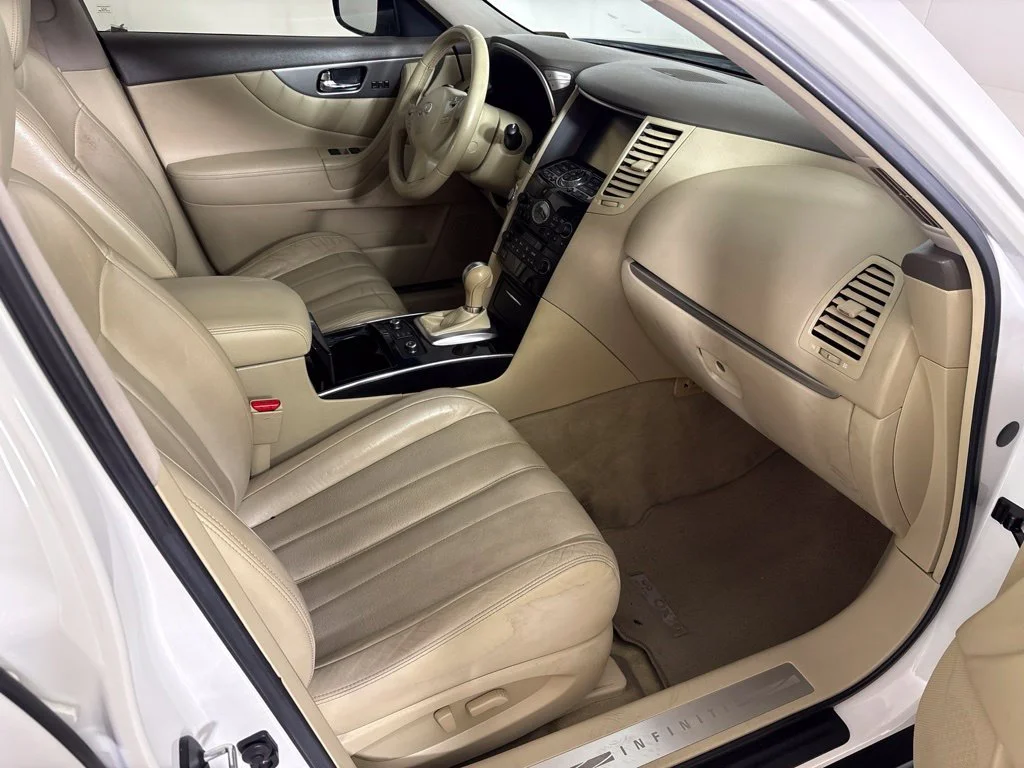 Used 2014 White INFINITI Base image 16