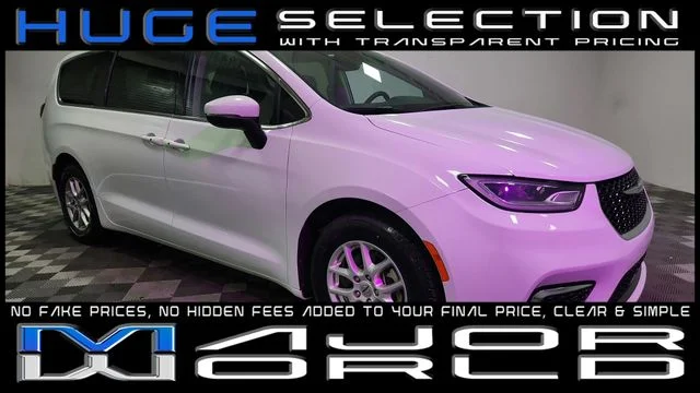 2023 Chrysler Pacifica Touring L's photo