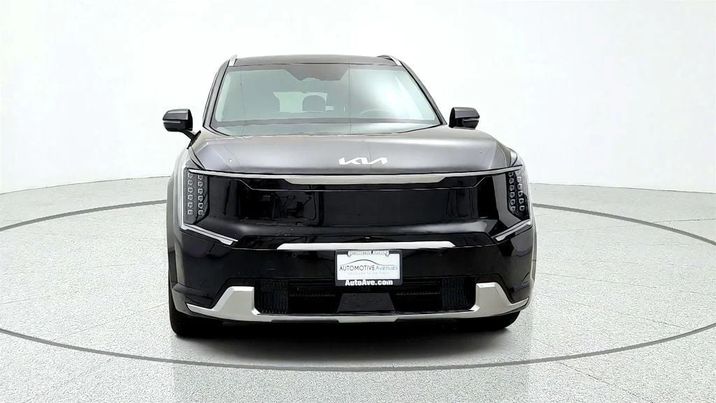 Used 2024 Aurora Black Pearl Kia Land AWD image 2