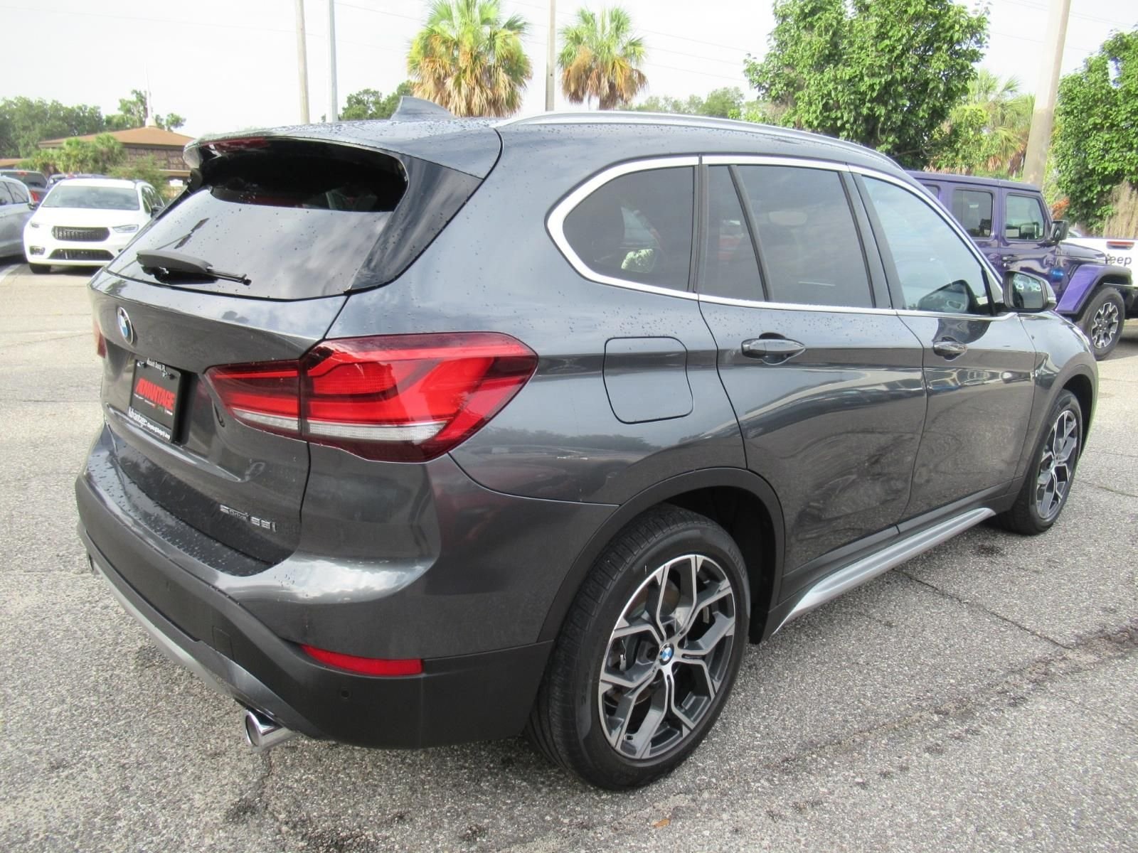 Used 2022 Gray BMW sDrive28i image 7