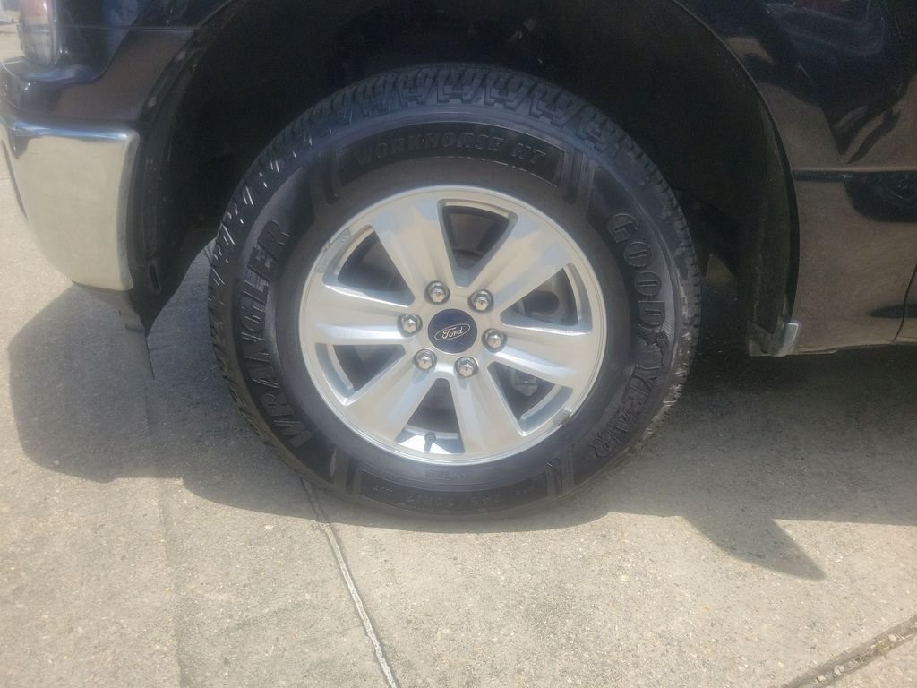 Used 2019 Black Ford XLT image 32