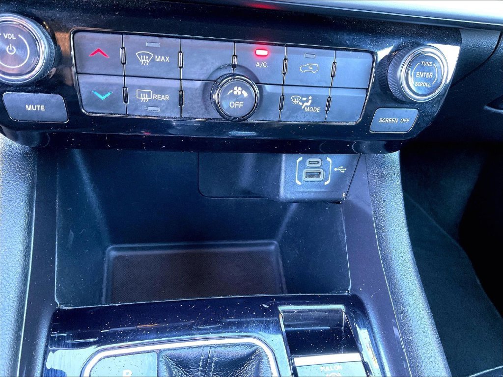 Used 2024 Black Jeep Latitude image 12