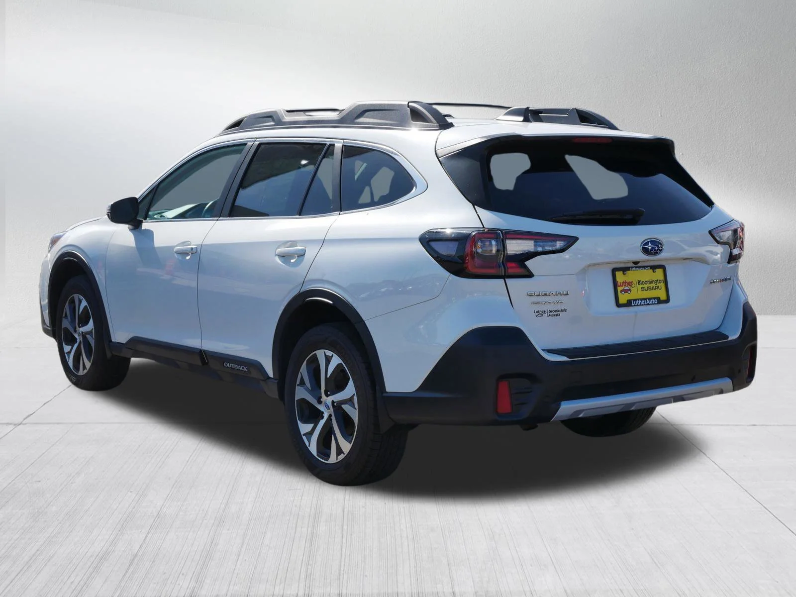 Used 2020 Crystal White Pearl Subaru Limited image 5