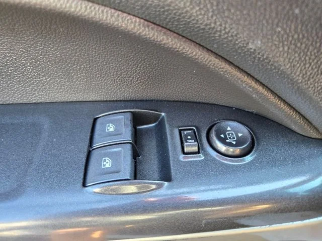 Used 2022 White Chevrolet LT image 36