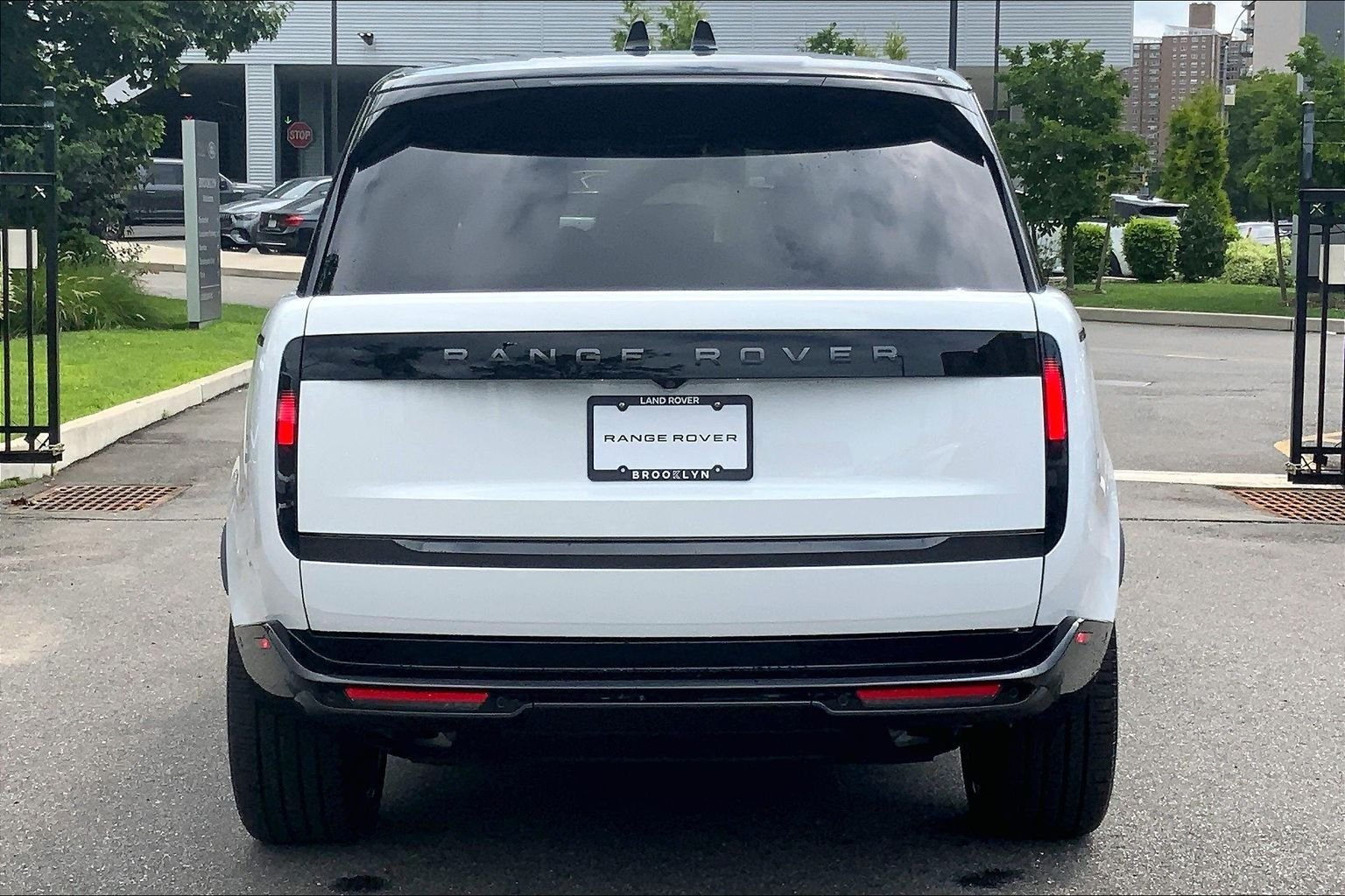 New 2026 Fuji White Land Rover SE 7 Seats image 4