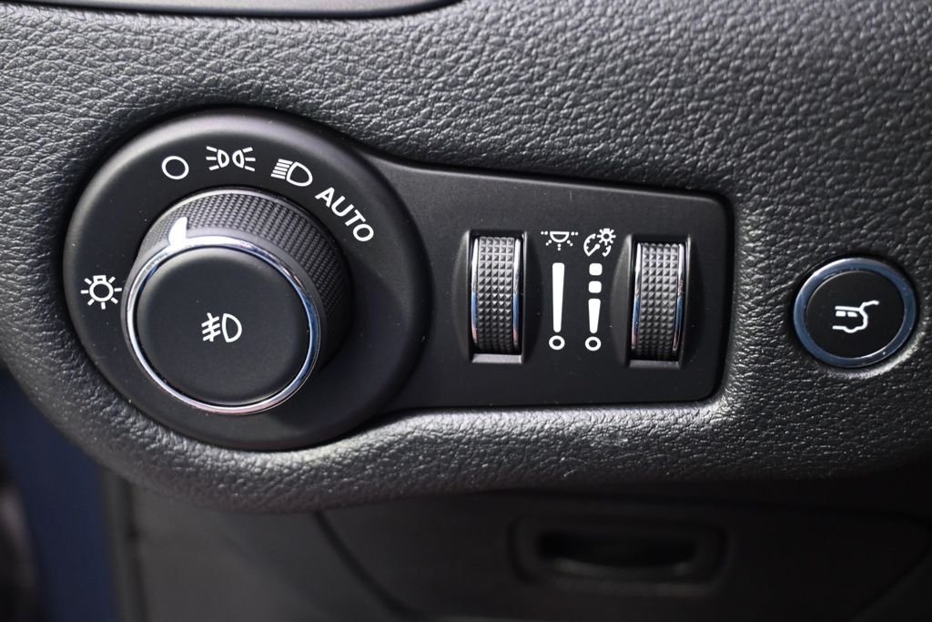 Used 2019 Blue Jeep Limited image 24