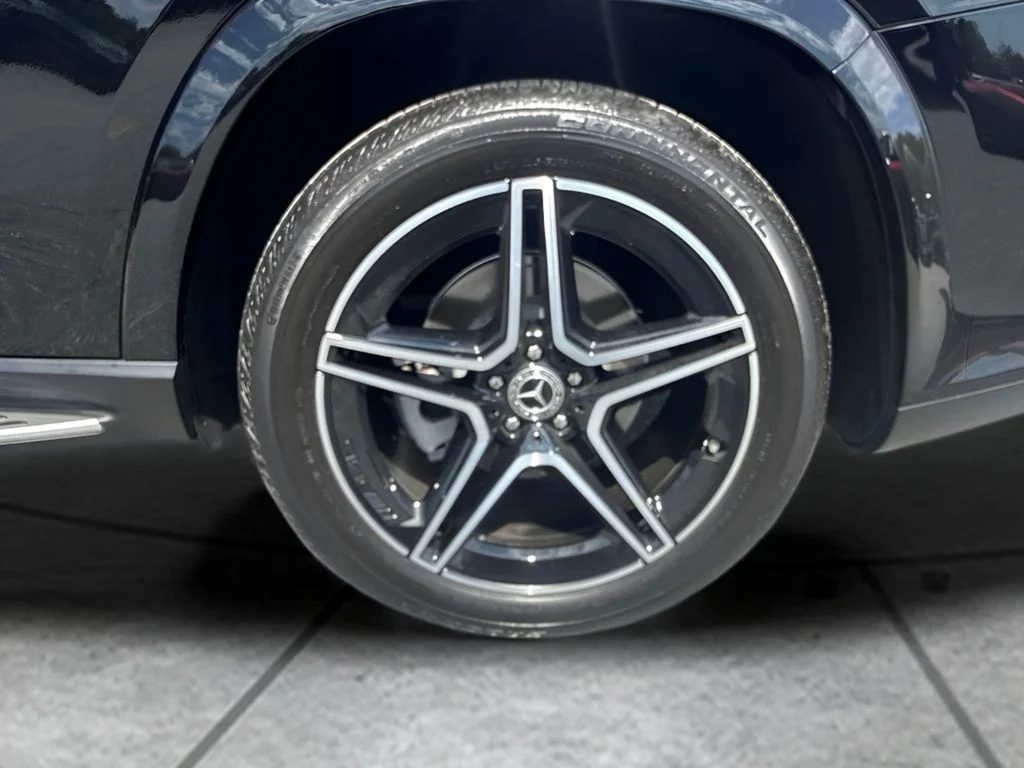 Used 2025  Mercedes-Benz GLS 450 image 31