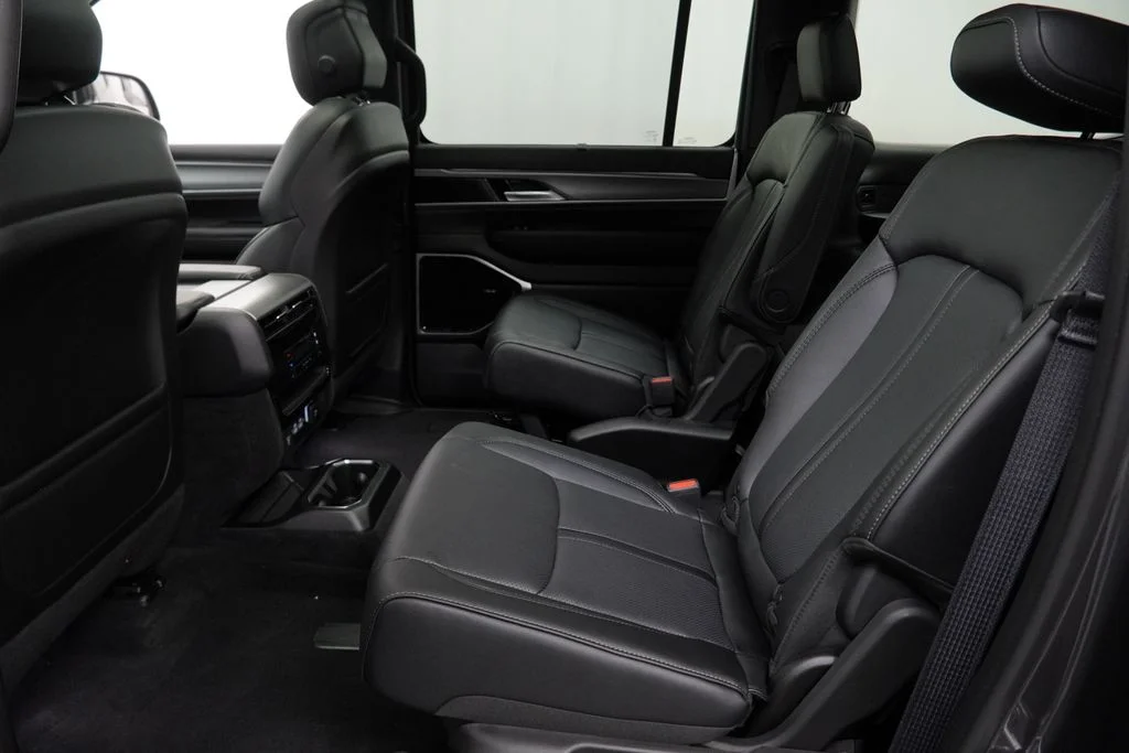 New 2026 Baltic Gray Metallic Clearcoat Jeep Limited Reserve image 17