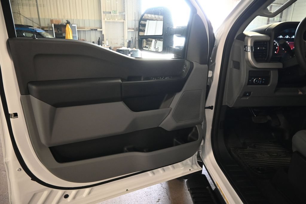 New 2026 Oxford White Ford XL image 14