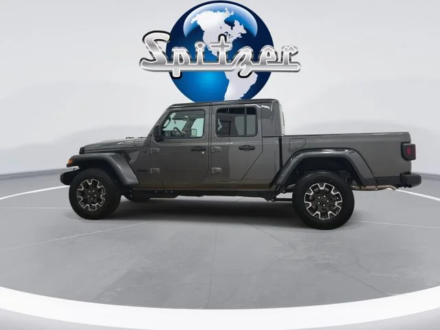 New 2026 Granite Crystal Metallic Clear-Coat Exterior Paint Jeep Sahara image 2