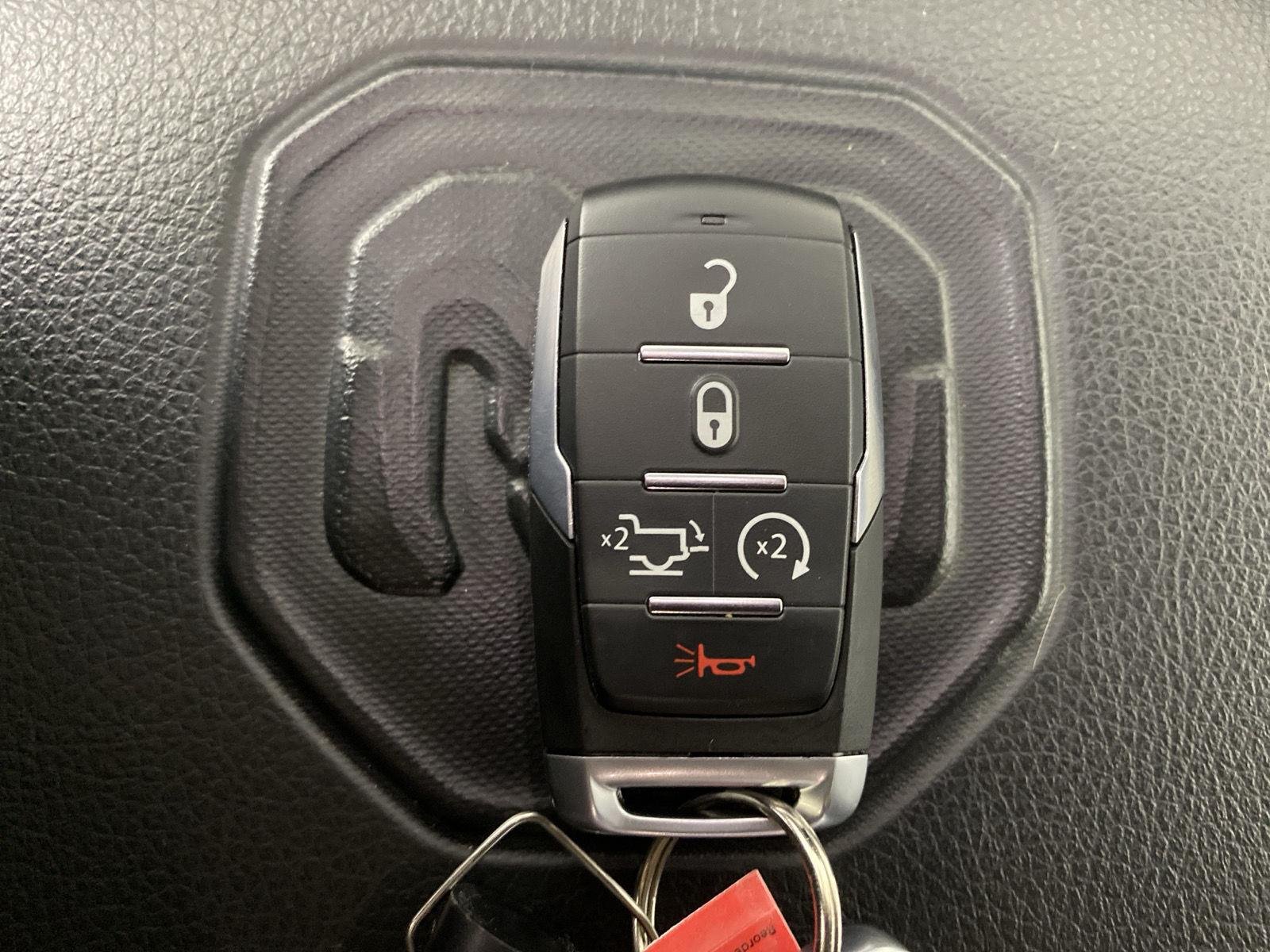 Used 2019 Delmonico Red Pearlcoat Ram Laramie image 17