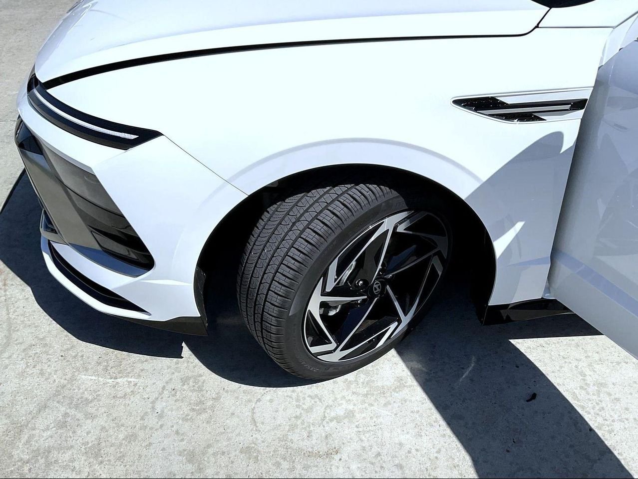 New 2026 White Hyundai SEL Sport image 24